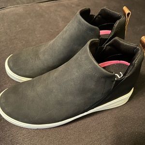 Never worn comfy shoes!